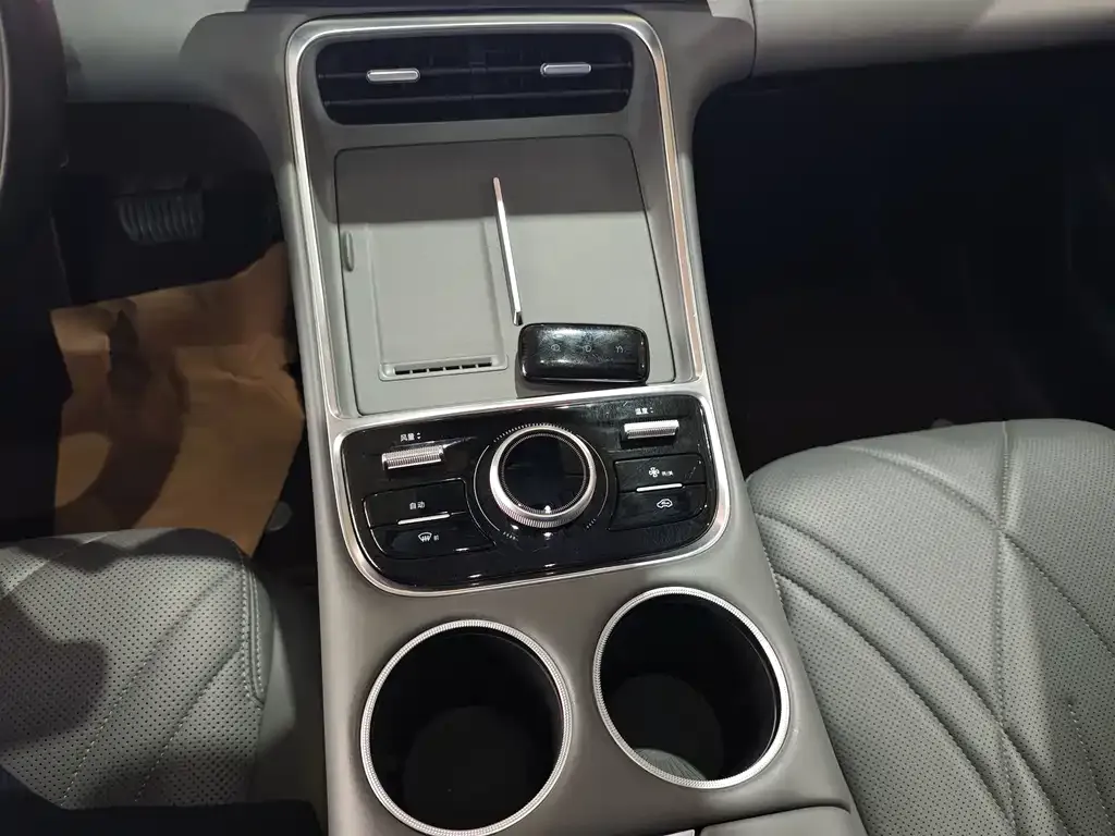 Geely Galaxy L6 — фото 7