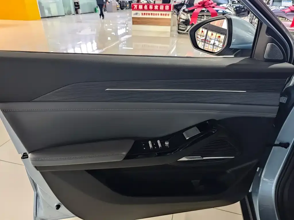 Geely Galaxy L6 — фото 2