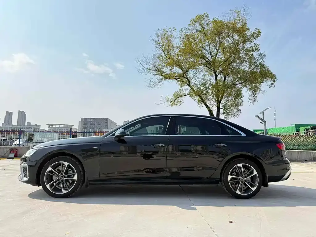Audi A4L 2022 из CN, фото 9
