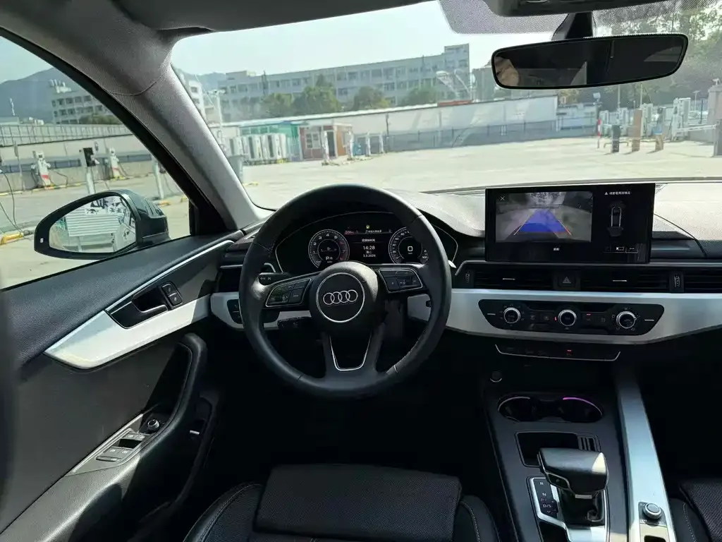 Audi A4L 2022 из CN, фото 3