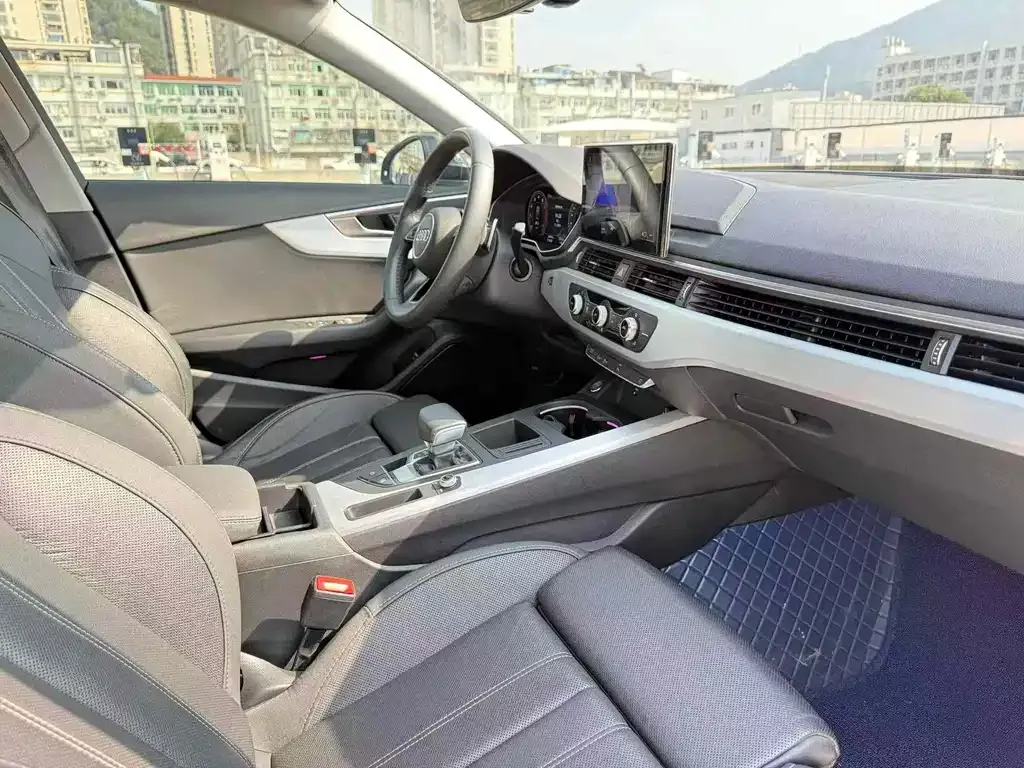 Audi A4L 2022 из CN, фото 8