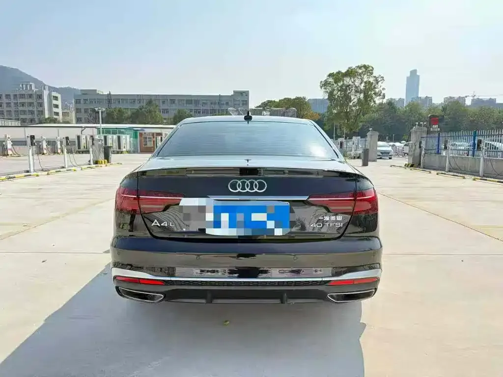 Audi A4L 2022 из CN, фото 2