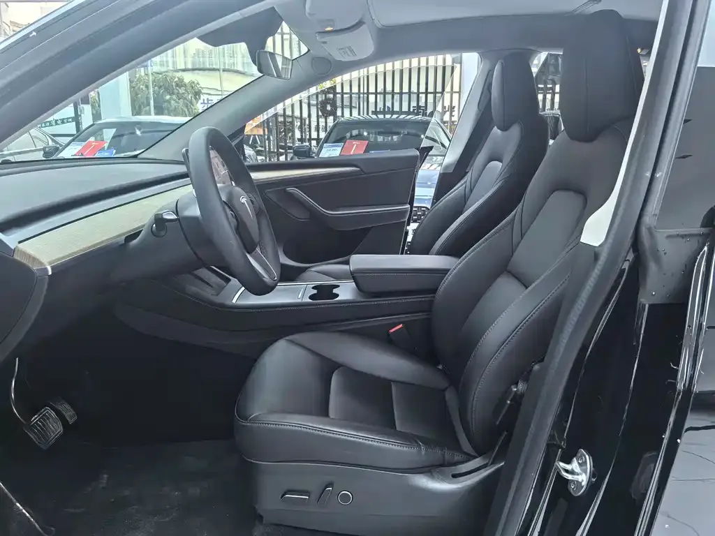 Tesla Model Y — фото 7