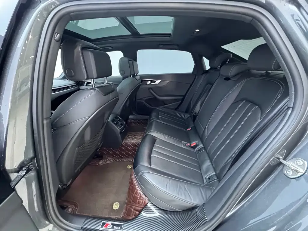 Audi A4L 2024 из CN, фото 3