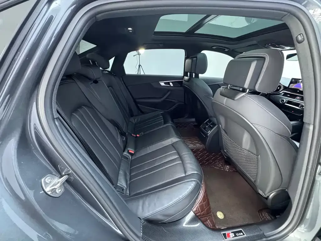 Audi A4L 2024 из CN, фото 4