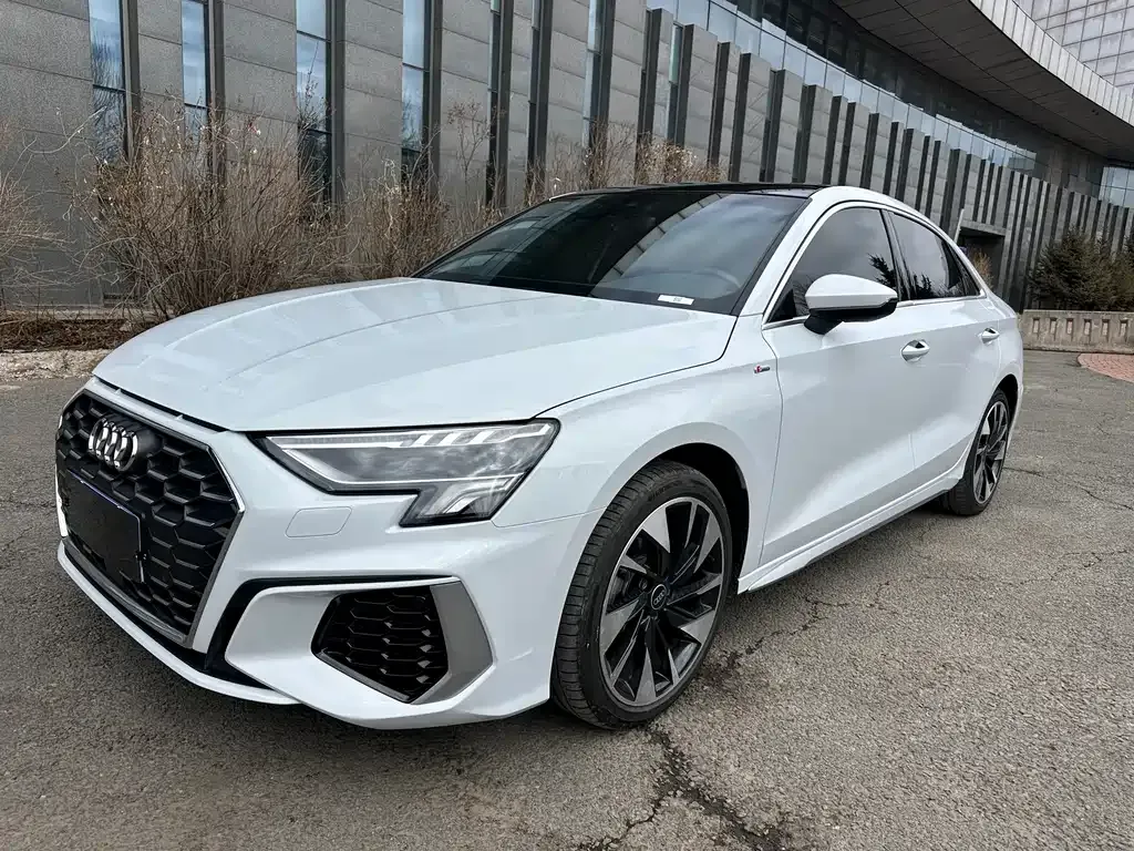 Audi A3 — фото 1