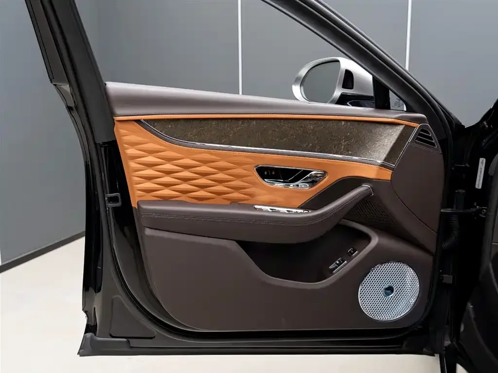 Bentley Flying Spur 2025 из CN, фото 8