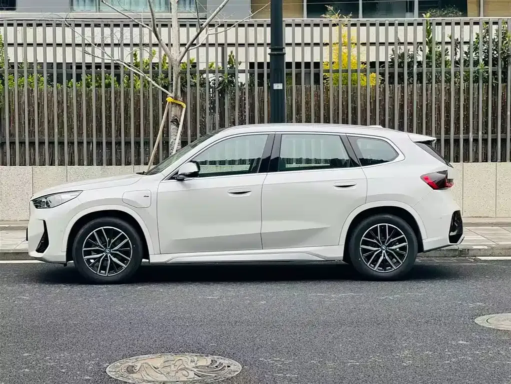 BMW iX1 2025 из CN, фото 9