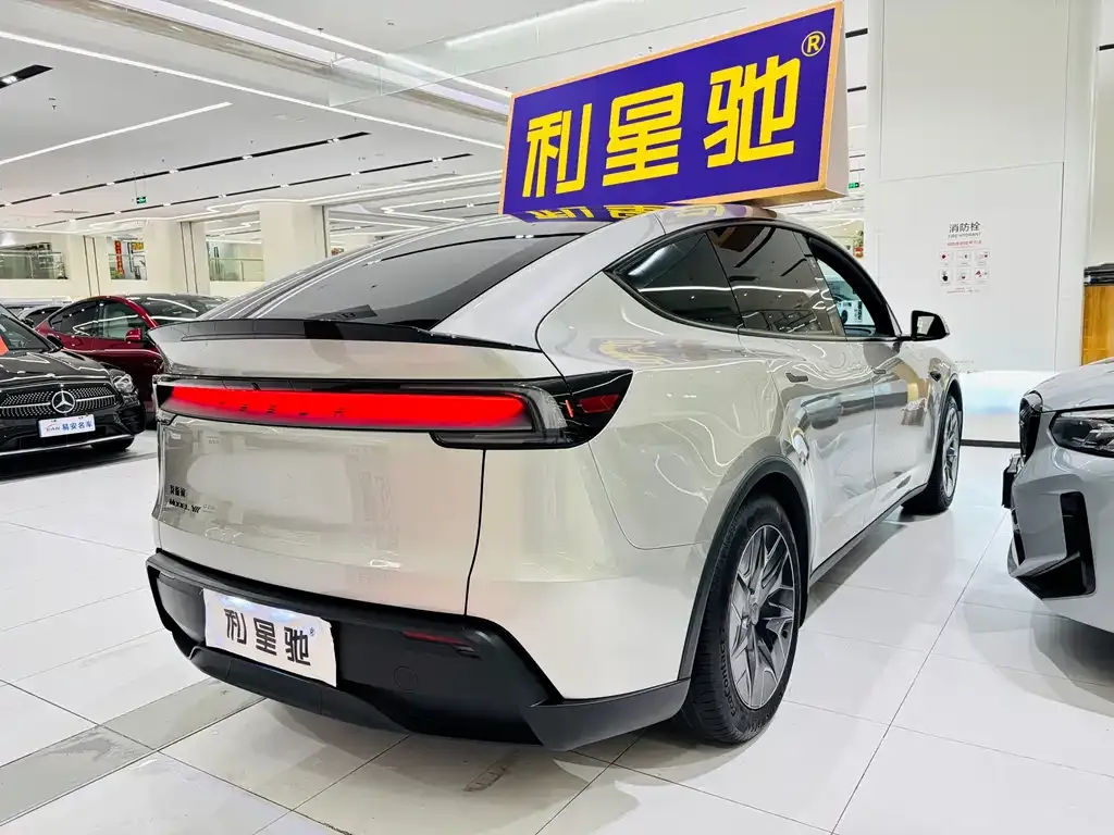 Tesla Model Y L 2025 из CN, фото 10