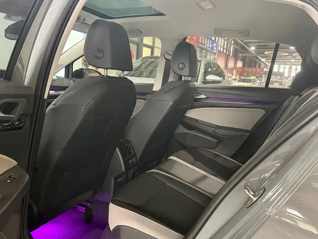 Volkswagen Golf 2022 из CN, фото 9