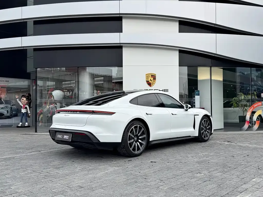 Porsche Taycan — фото 10