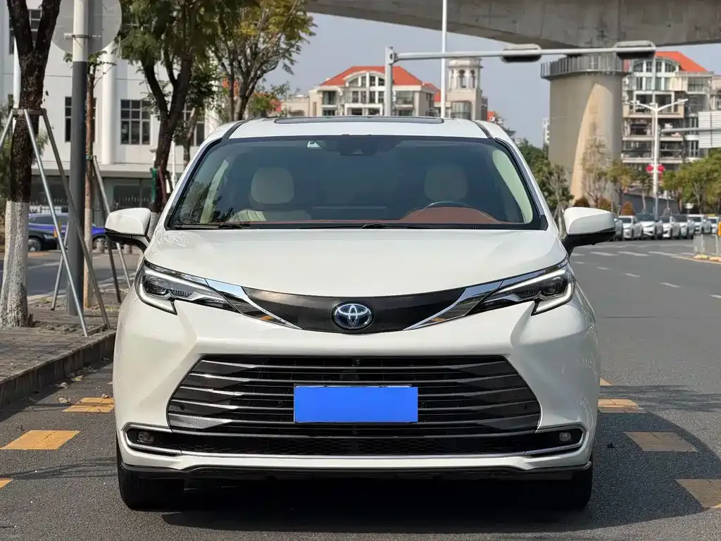Toyota Sienna 2022 из CN, фото 1