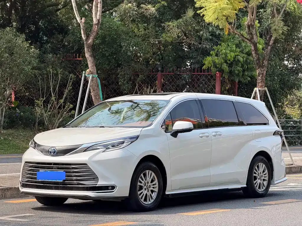 Toyota Sienna 2022 из CN, фото 2