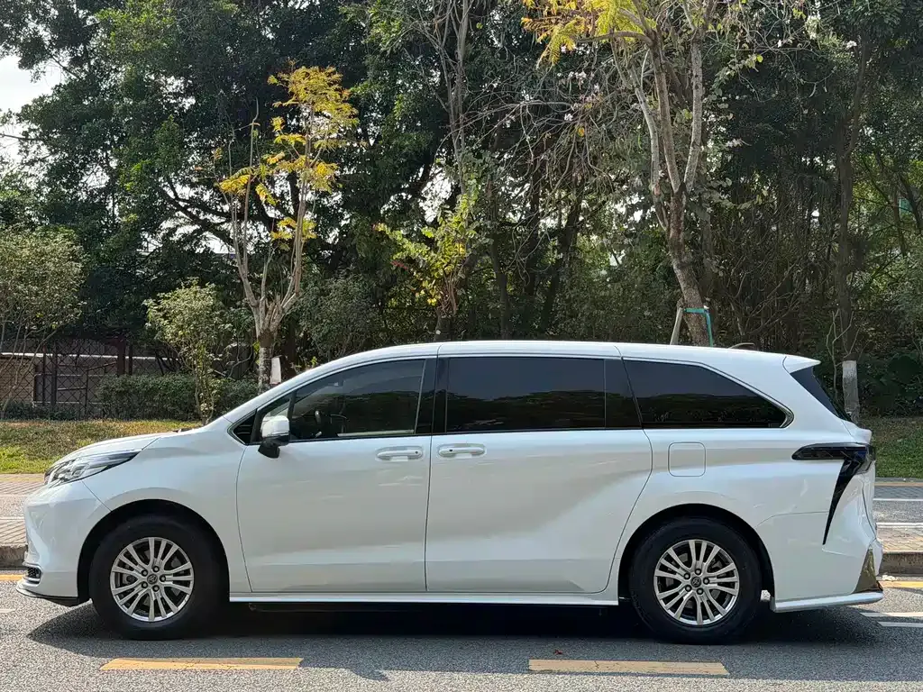 Toyota Sienna 2022 из CN, фото 9
