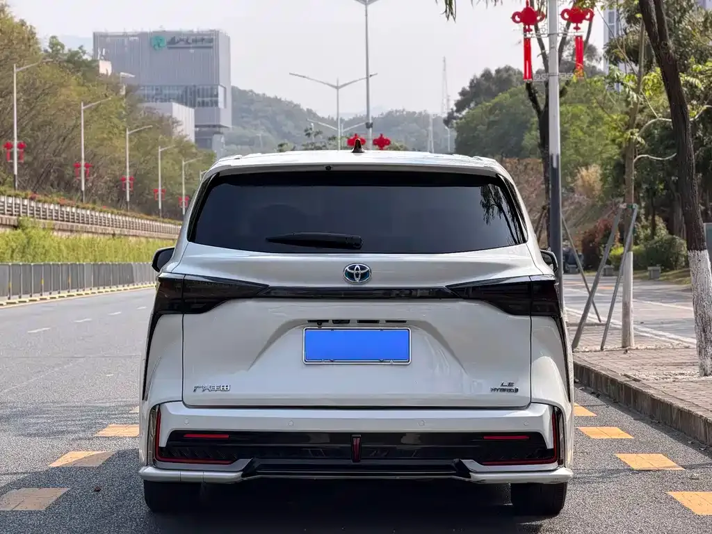 Toyota Sienna 2022 из CN, фото 3