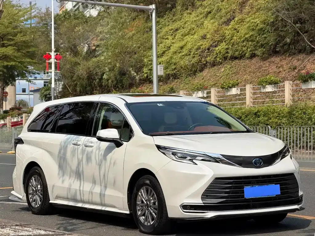 Toyota Sienna 2022 из CN, фото 8