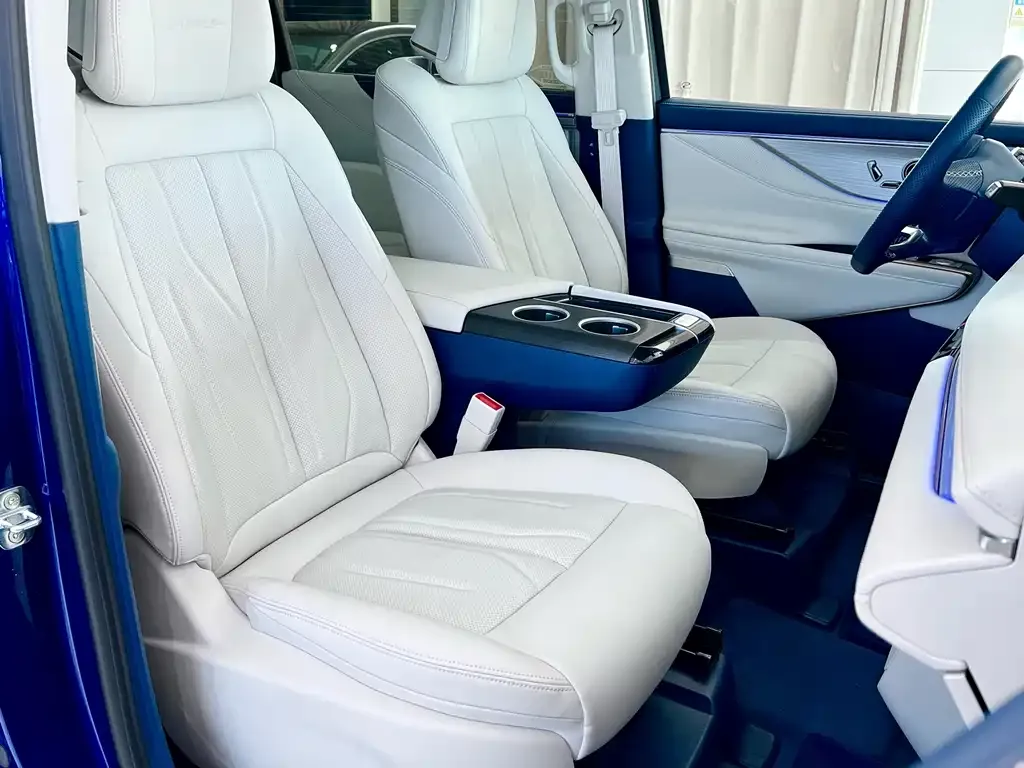 Buick GL8 Hybrid — фото 2