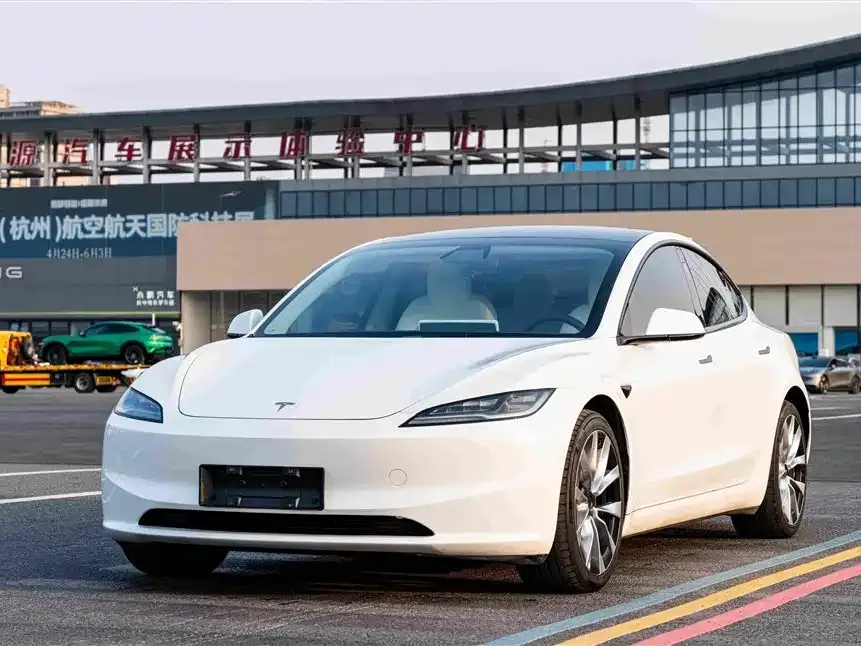 Tesla Model 3 — фото 1