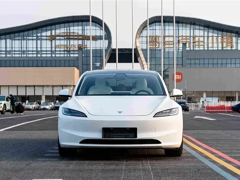 Tesla Model 3 — фото 9