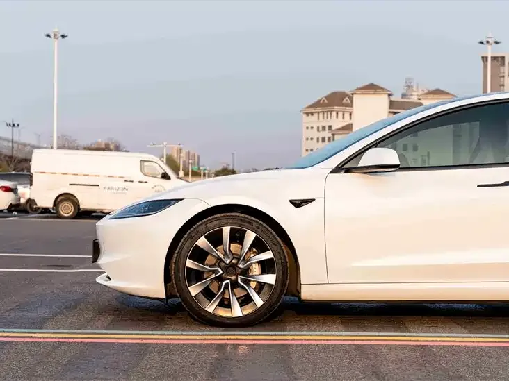 Tesla Model 3 — фото 2