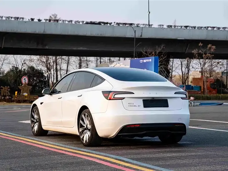 Tesla Model 3 — фото 10