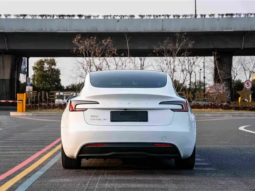 Tesla Model 3 — фото 6
