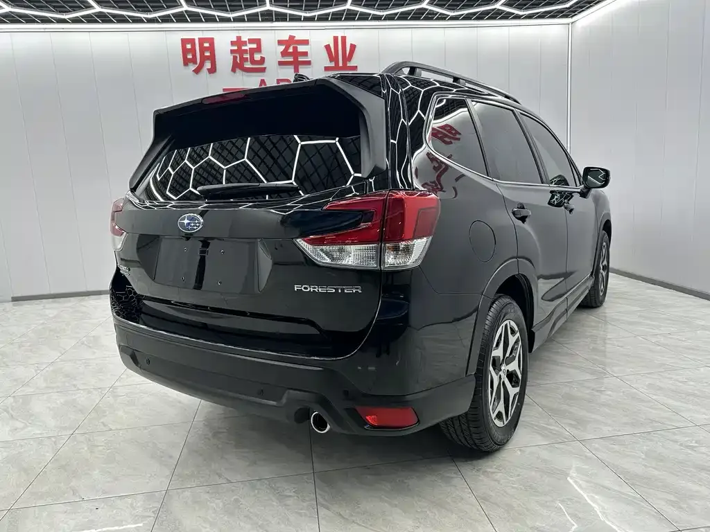 Subaru Forester — фото 5