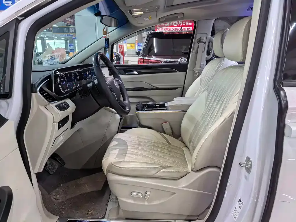 Buick GL8 2023 из CN, фото 9