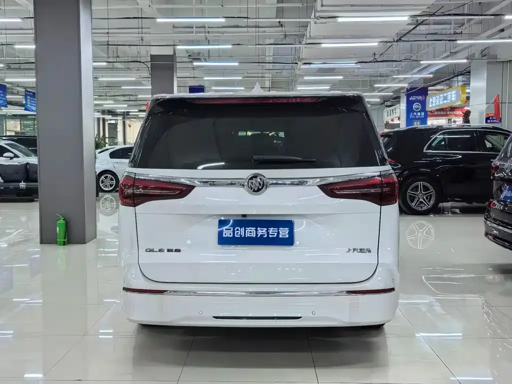 Buick GL8 2023 из CN, фото 2