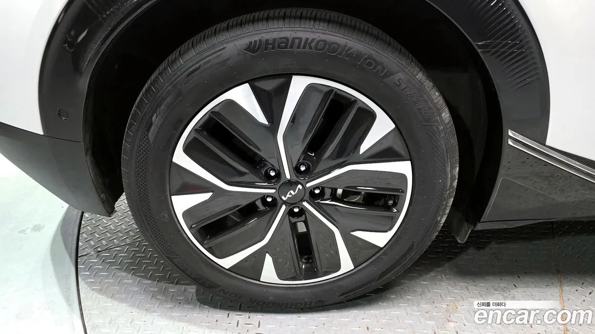 Kia EV6 — фото 9