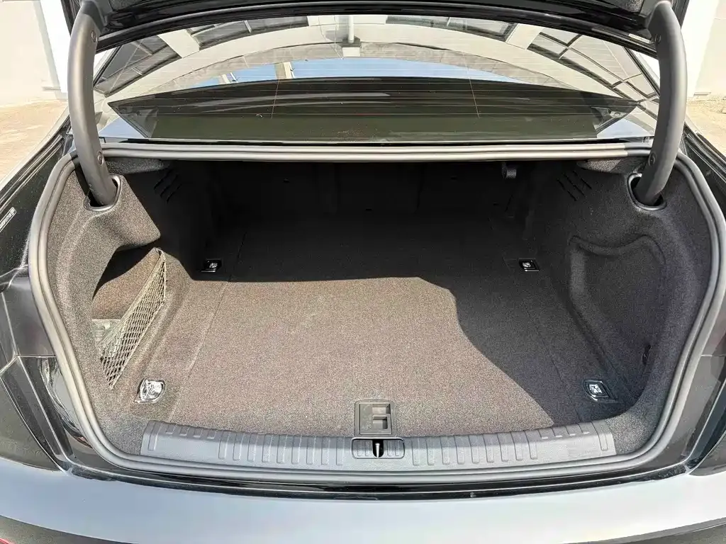 Audi A6L 2023 из CN, фото 8