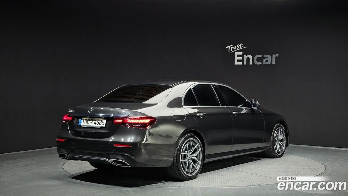 Mercedes-Benz E-Class — фото 2