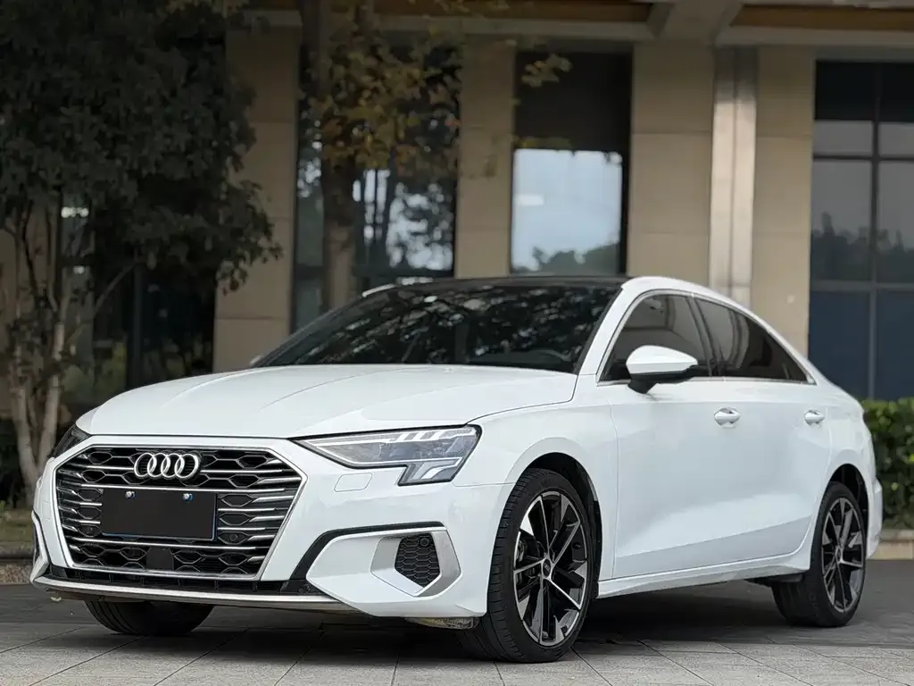 Audi A3 2023 из CN, фото 1