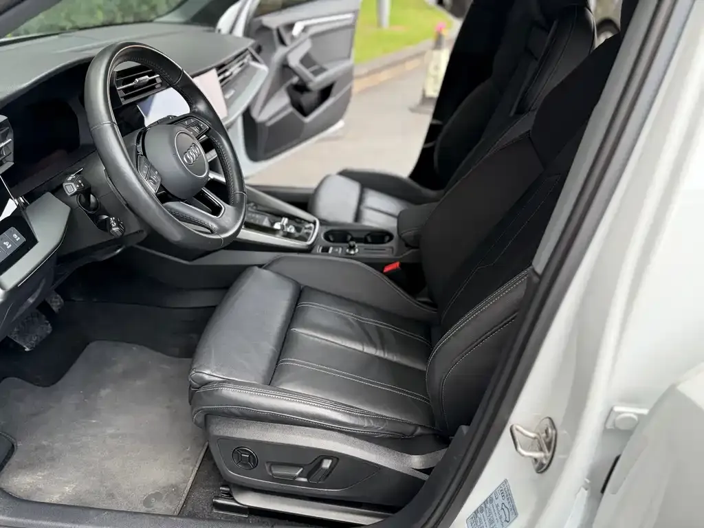 Audi A3 2023 из CN, фото 3