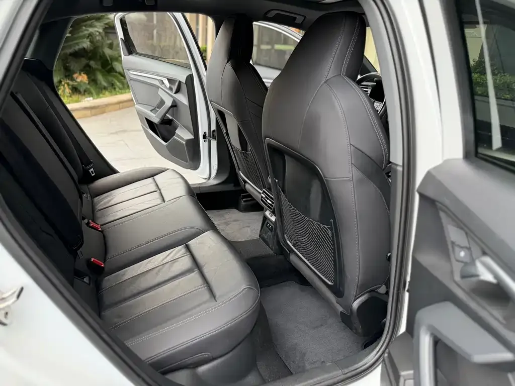 Audi A3 2023 из CN, фото 10