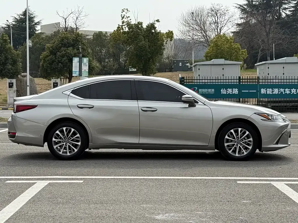 Lexus ES 2022 из CN, фото 6