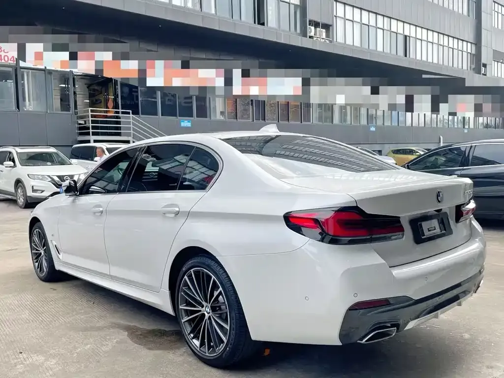 BMW 5 Series — фото 4