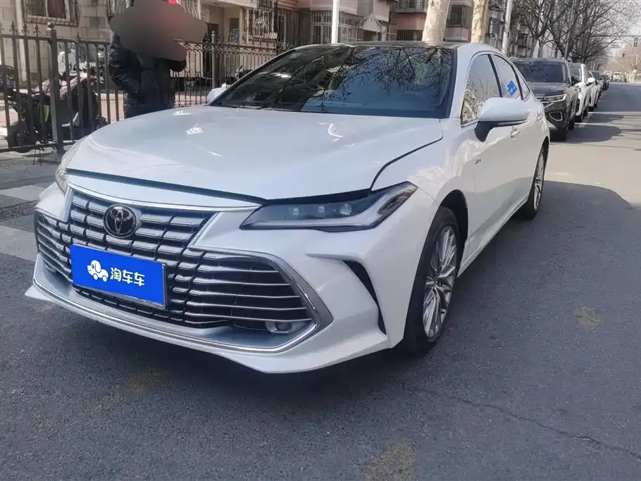 Toyota Avalon — фото 1