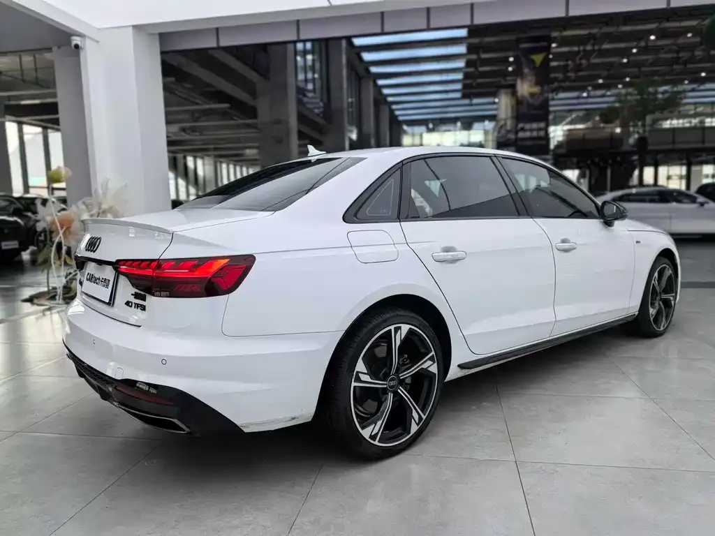 Audi A4L — фото 5