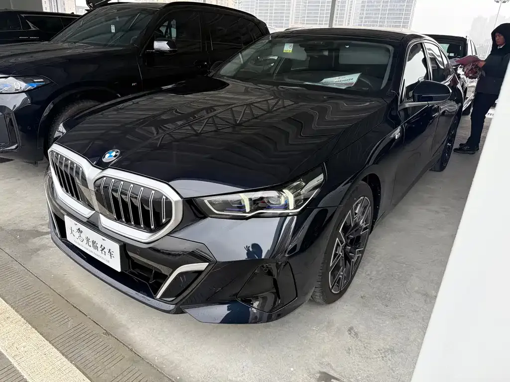 BMW 5 Series 2025 из CN, фото 1