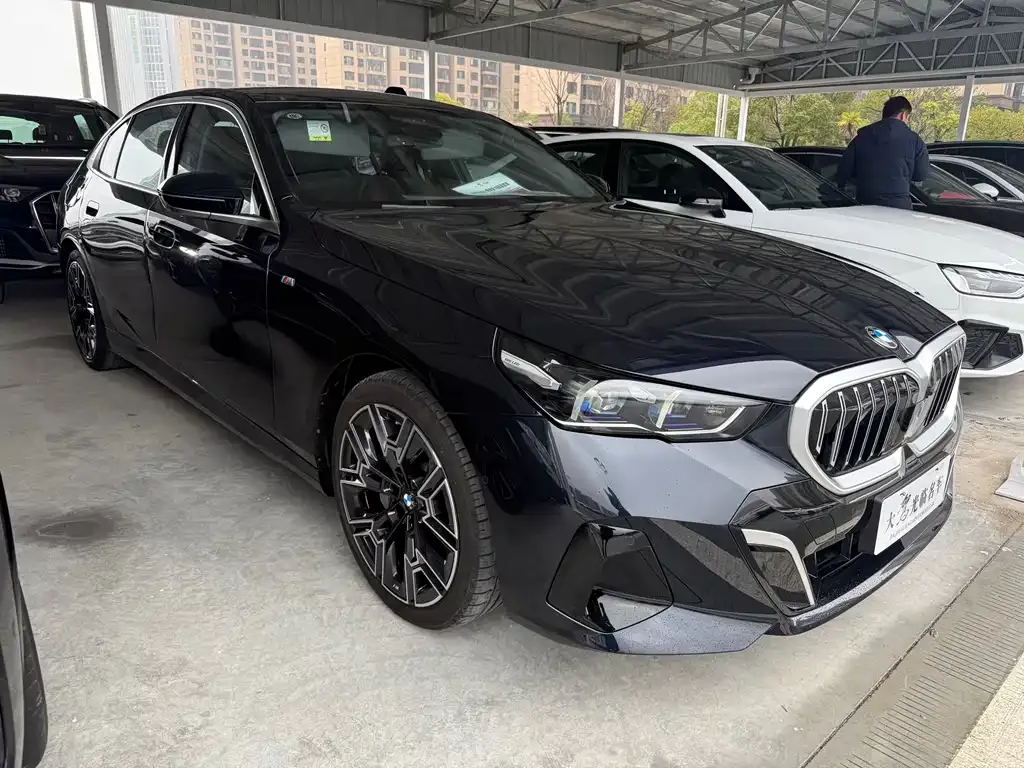 BMW 5 Series 2025 из CN, фото 6