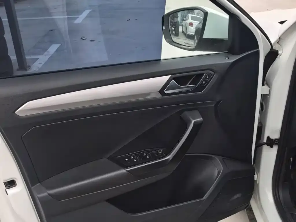 Volkswagen T-Roc 2023 из CN, фото 4
