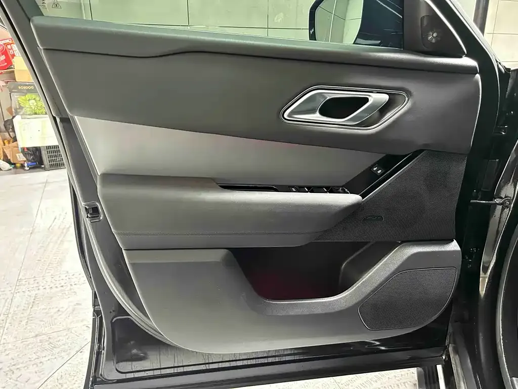 Land Rover Velar — фото 10