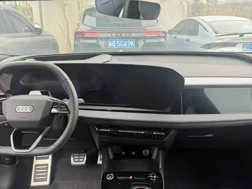 Audi Q6L e-tron — фото 2