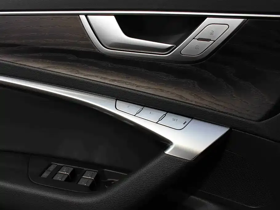 Audi A6L — фото 5