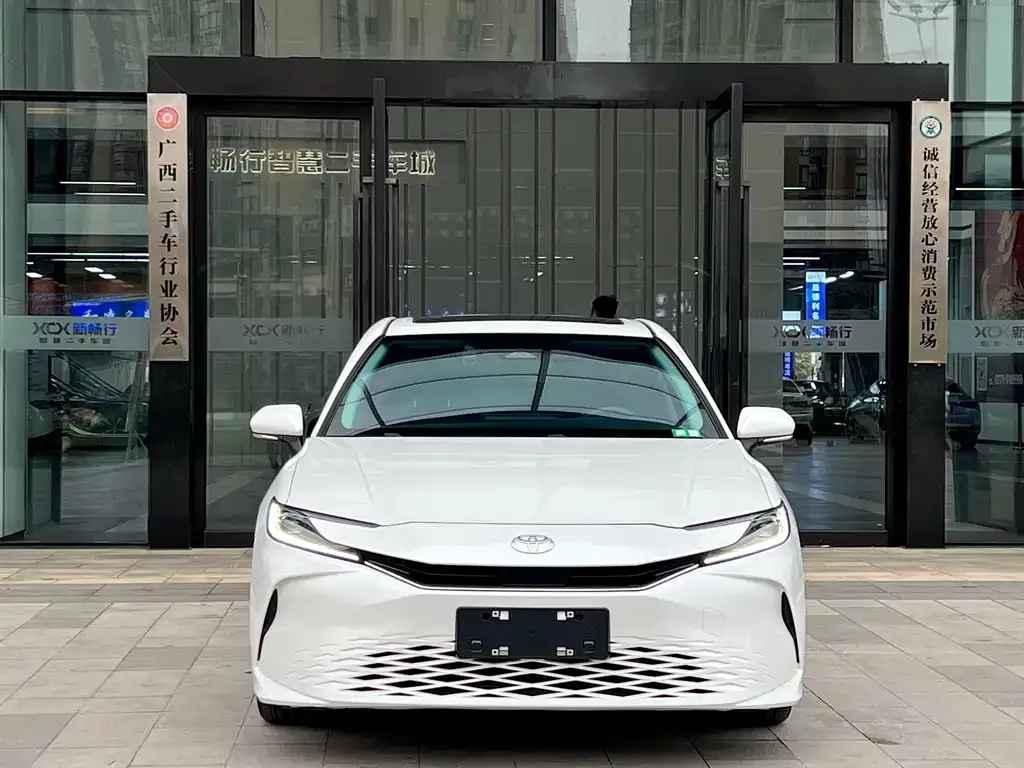 Toyota Camry — фото 5