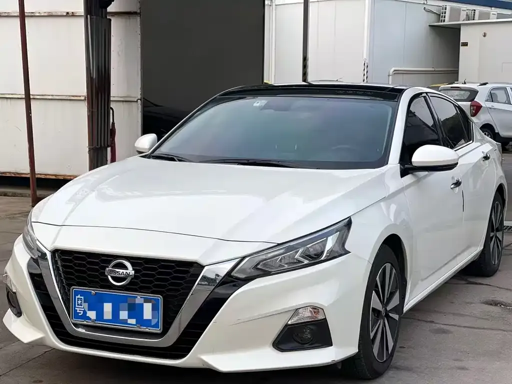 Nissan Teana — фото 1
