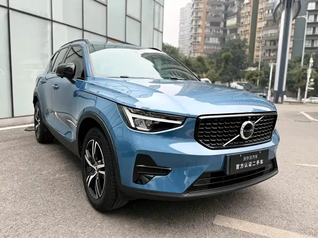 Volvo XC40 — фото 10