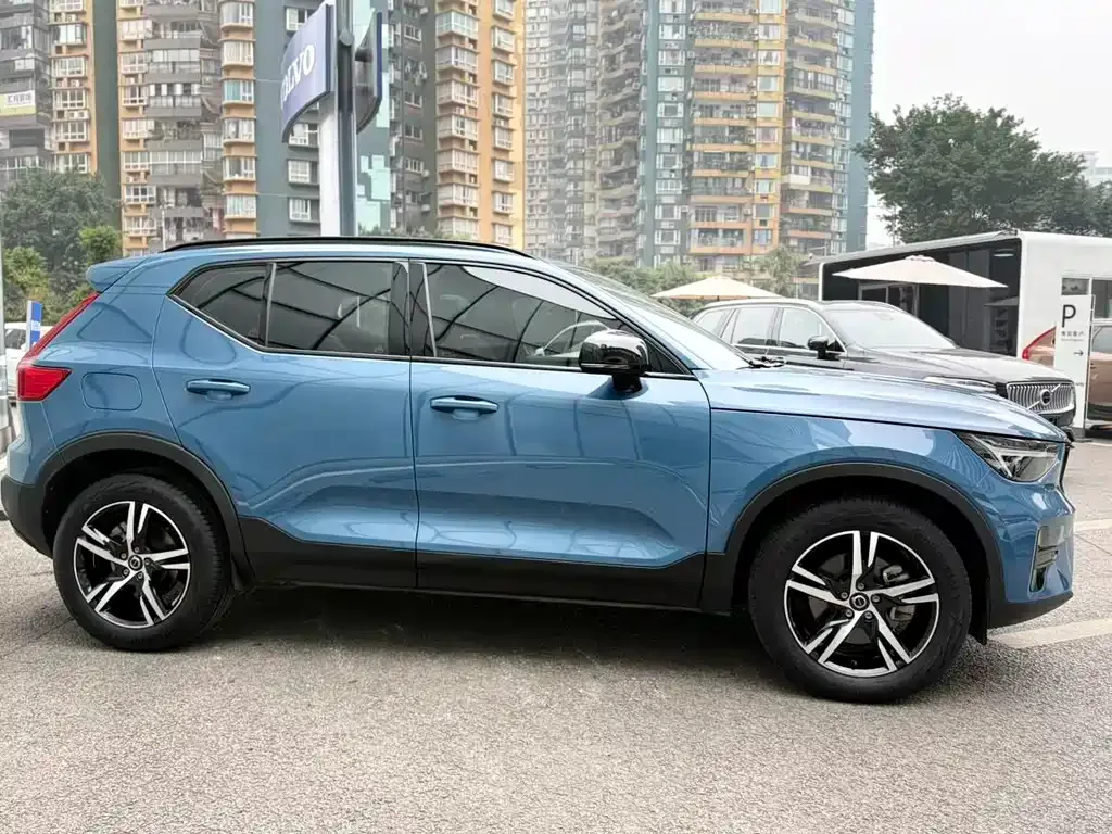 Volvo XC40 — фото 5