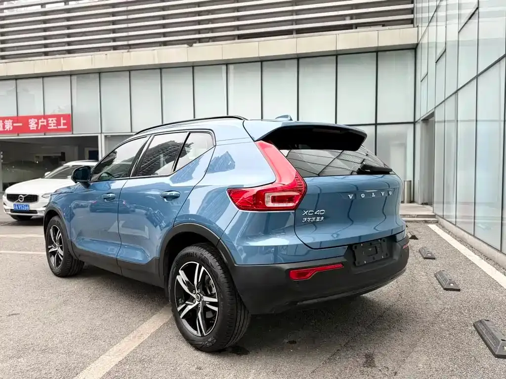 Volvo XC40 — фото 6